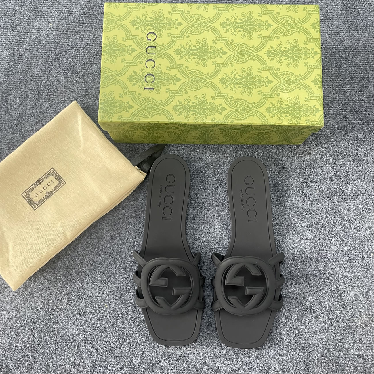 Gucci Interlocking G Flat Bottom Rubber Slipper (6) - www.newkick.vip